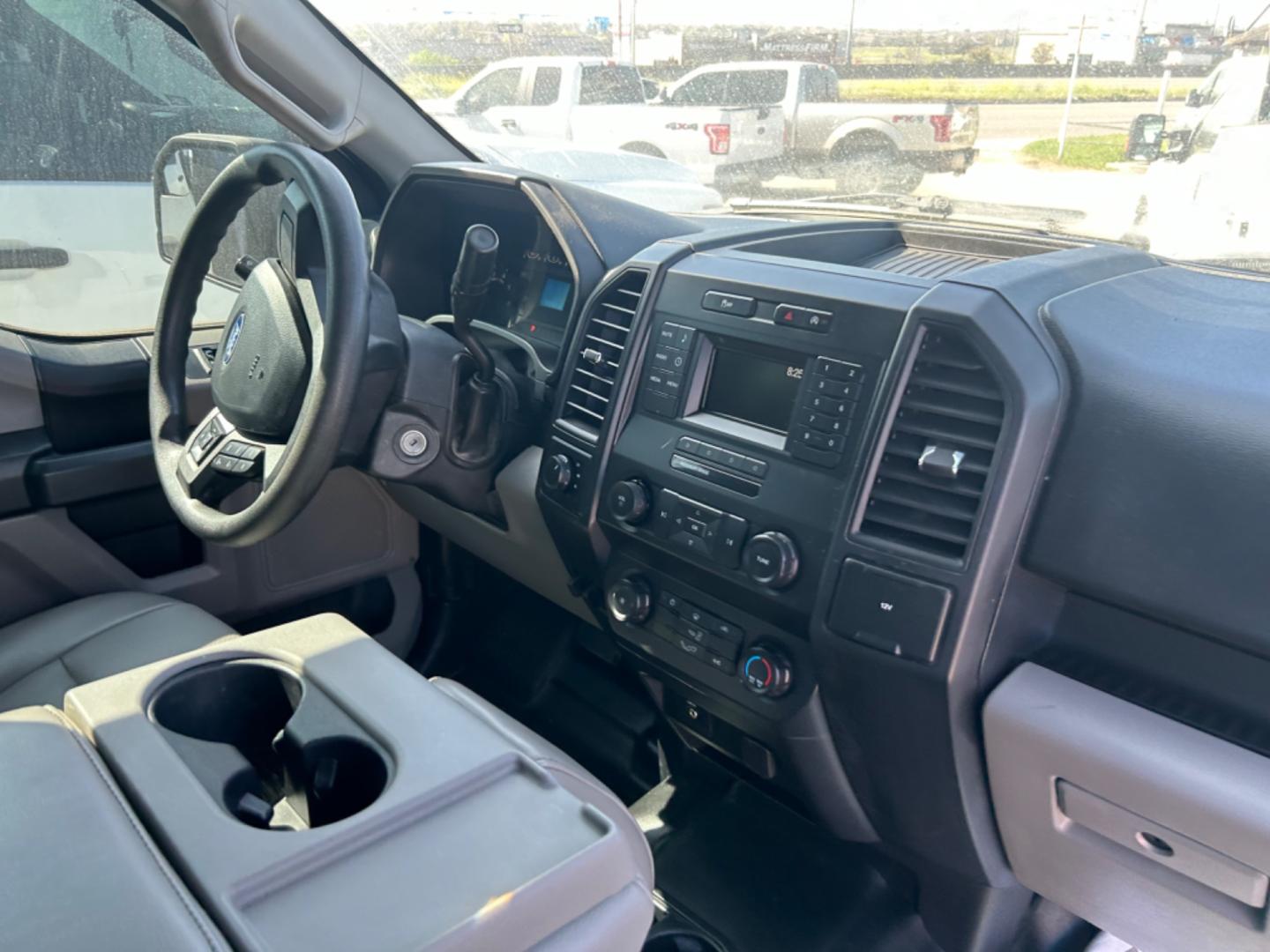 2019 White Ford F-150 XL SuperCab 6.5-ft. 4WD (1FTFX1E52KK) with an 5.0L V8 OHV 16V engine, 6A transmission, located at 1687 Business 35 S, New Braunfels, TX, 78130, (830) 625-7159, 29.655487, -98.051491 - Photo#3